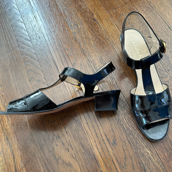 Salvatore Ferragamo MARIGOLD Sandals - Picture 2 of 9